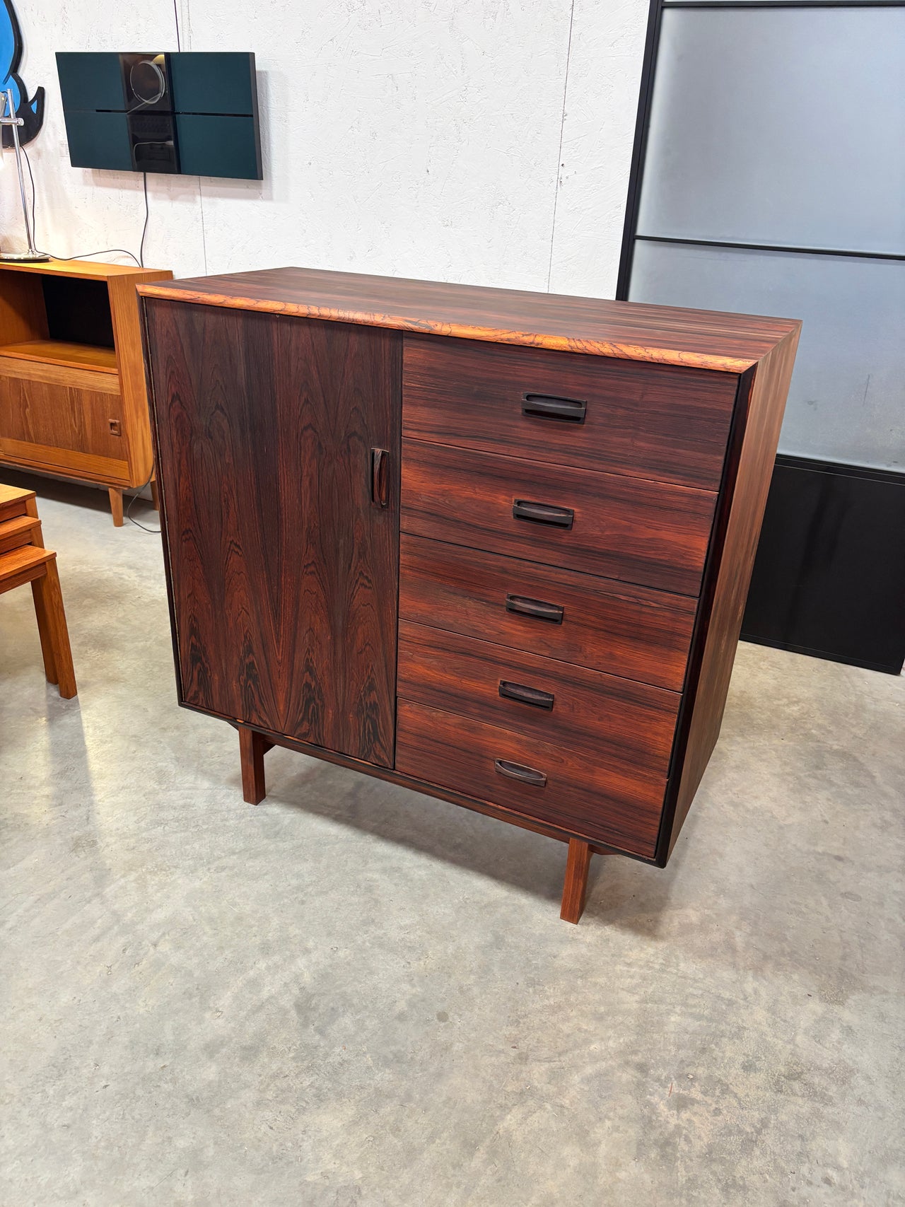Commode moderne en bois de rose par Mobican, Canada circa 70