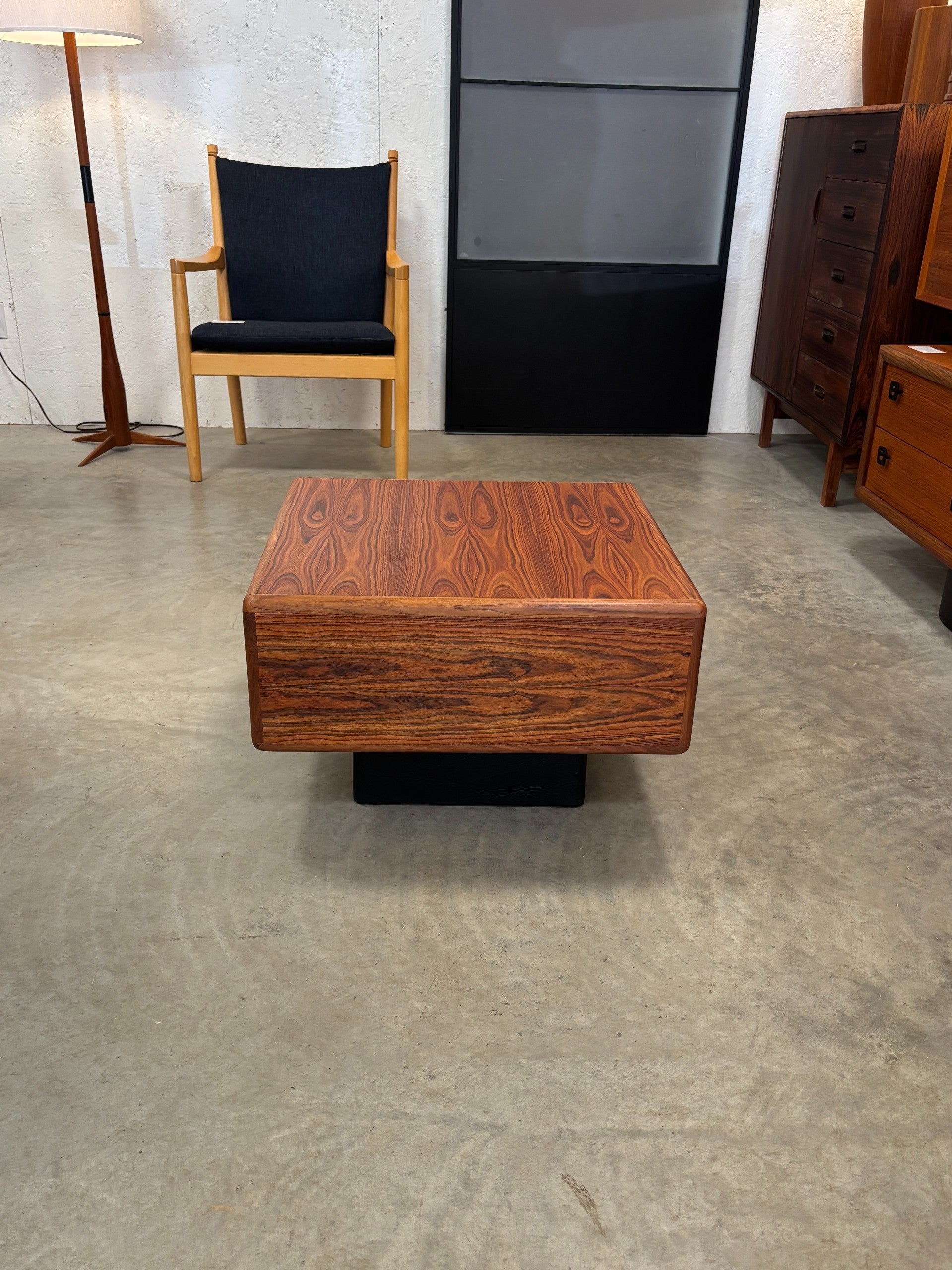 Table basse carrée mid century en bois de rose, Canada circa 70