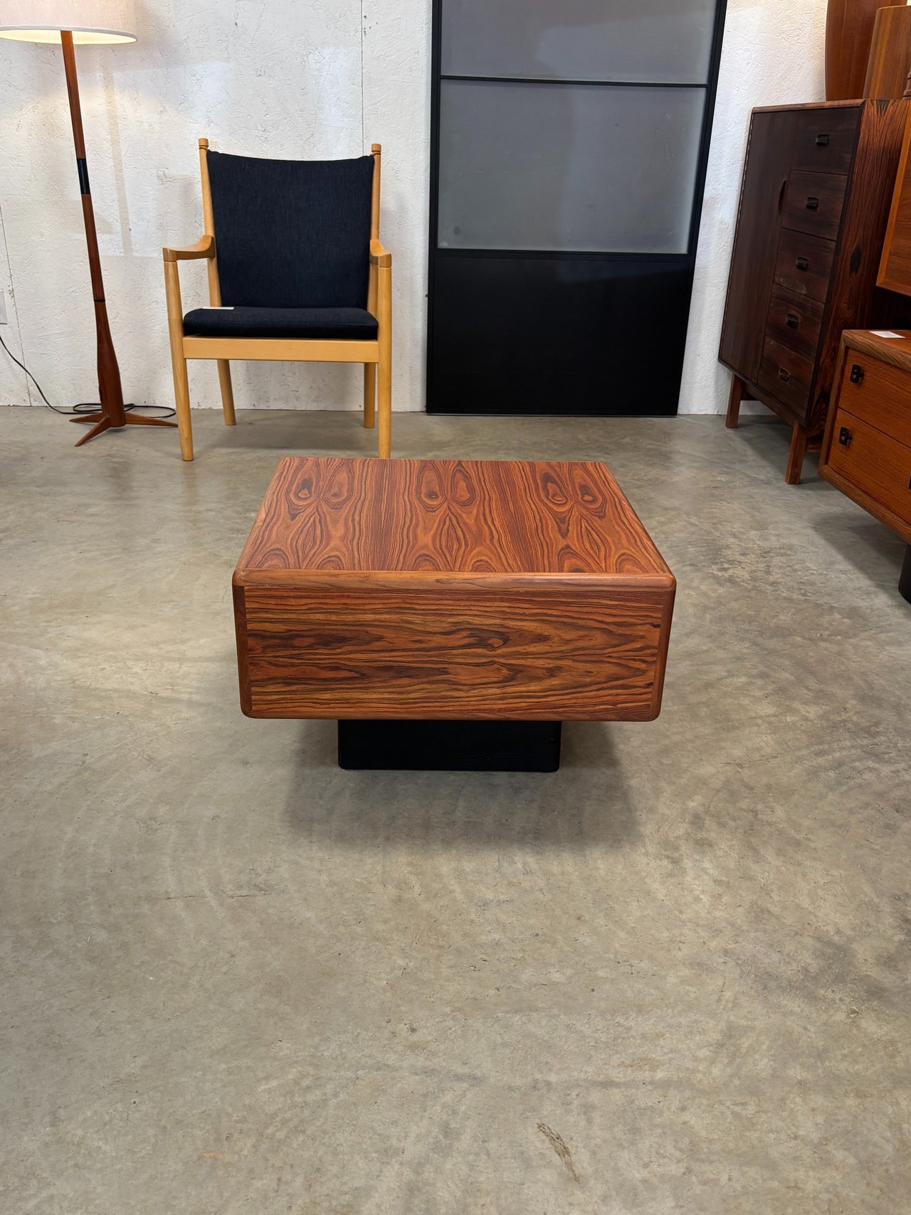 Table basse carrée mid century en bois de rose, Canada circa 70