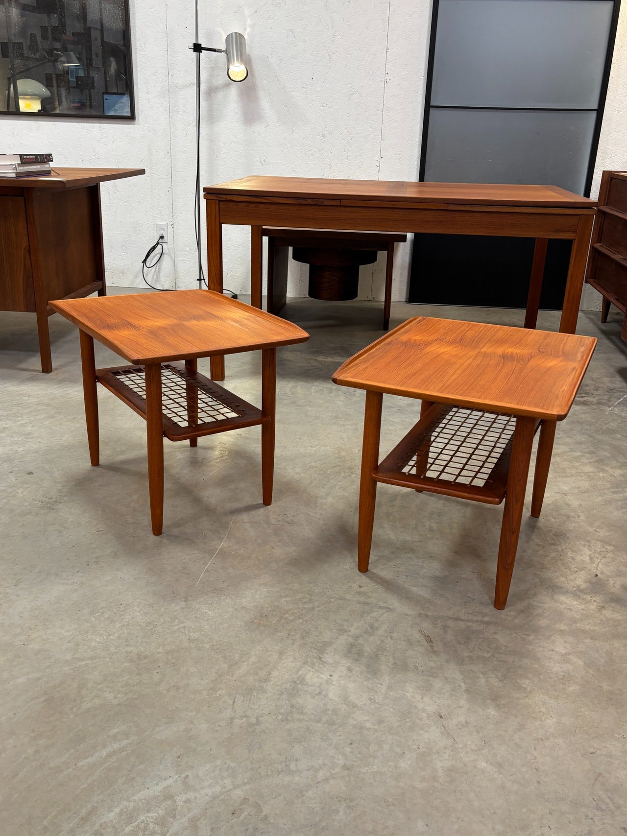 Paire de tables d'appoints mid century en teck, Canada circa 60