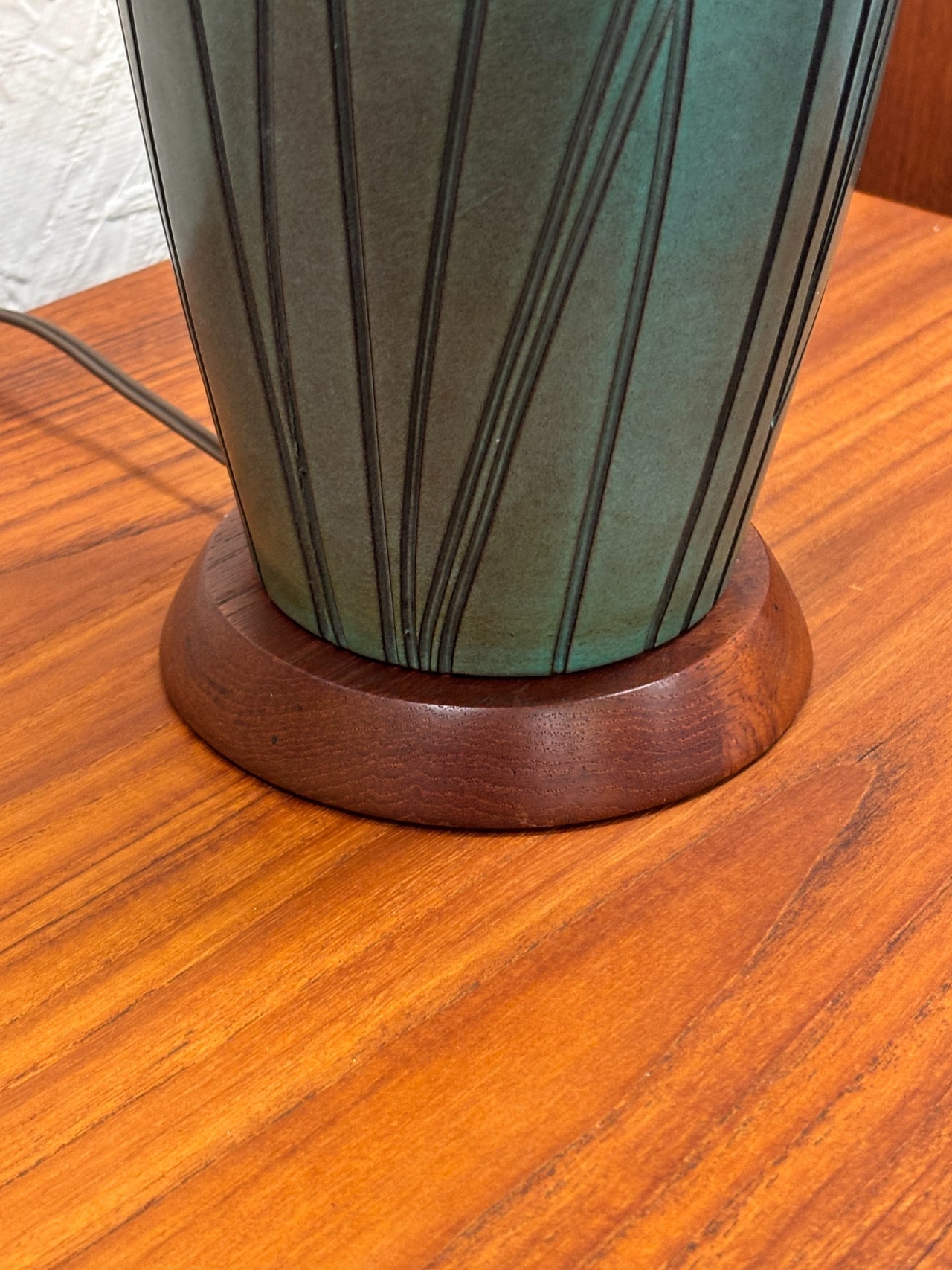 Lampe de table en céramique et teck par Ingrid Atterberg pour Upsala Ekeby, Suède circa 60