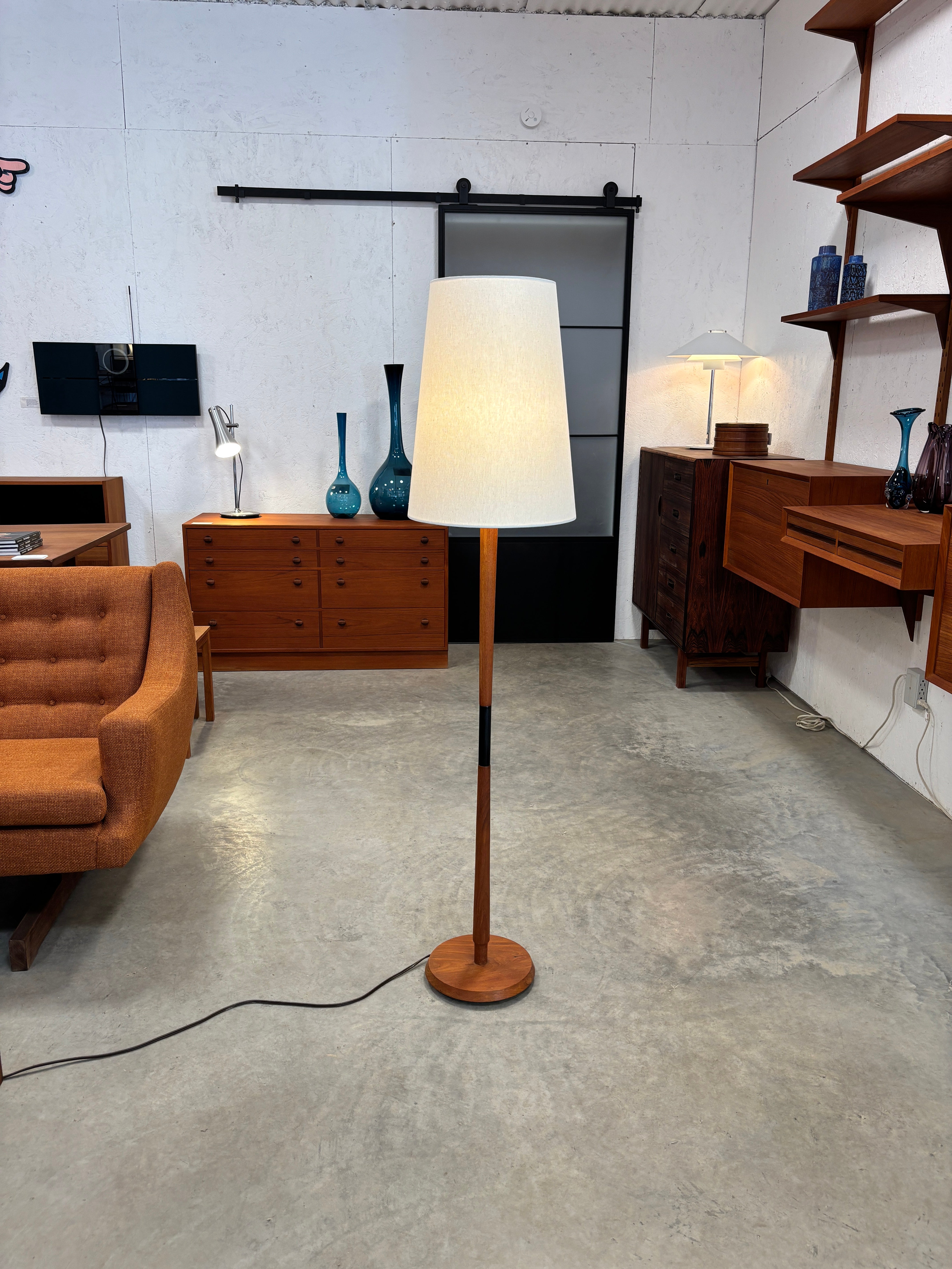 Lampe de sol scandinave en teck, circa 60
