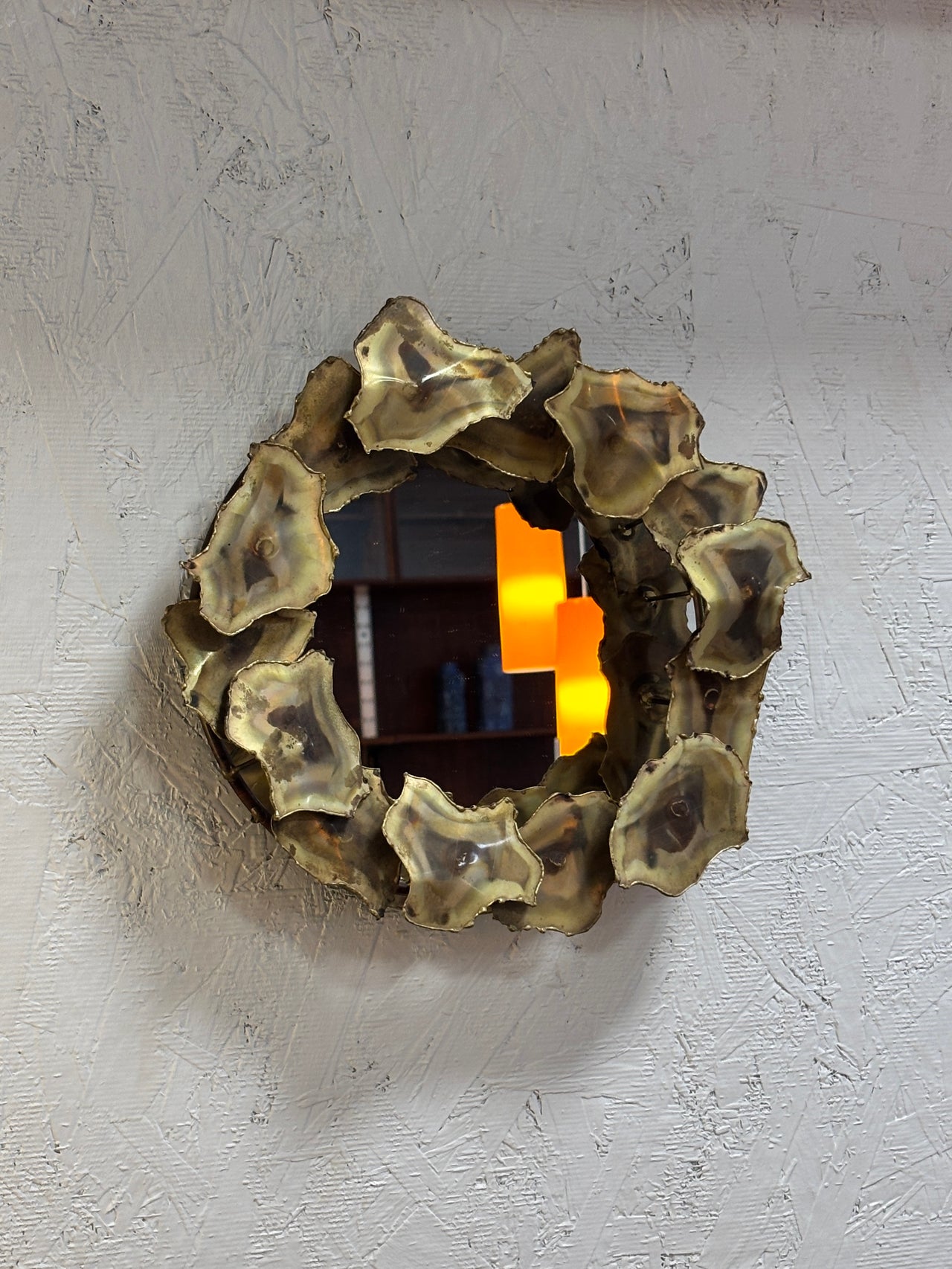 Petit miroir mid century artisanale en laiton, circa 60