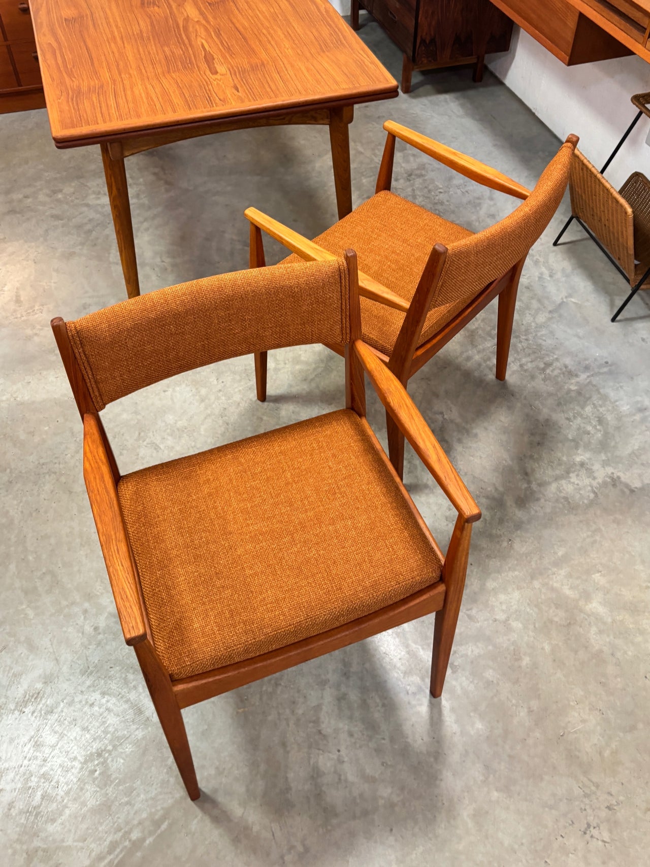 Paire de fauteuils mid century en teck par Brunswick MFG. LTL, Toronto Canada circa 60