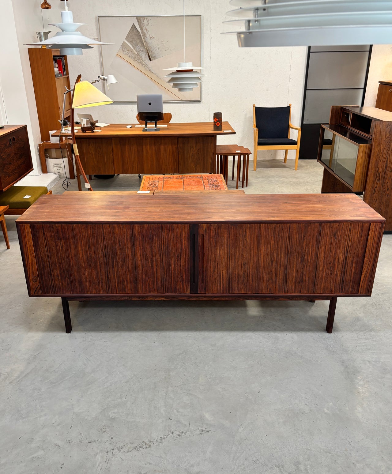 Buffet à portes tambours en bois de rose par Georg Petersens Mobelfabrik, Danemark circa 60
