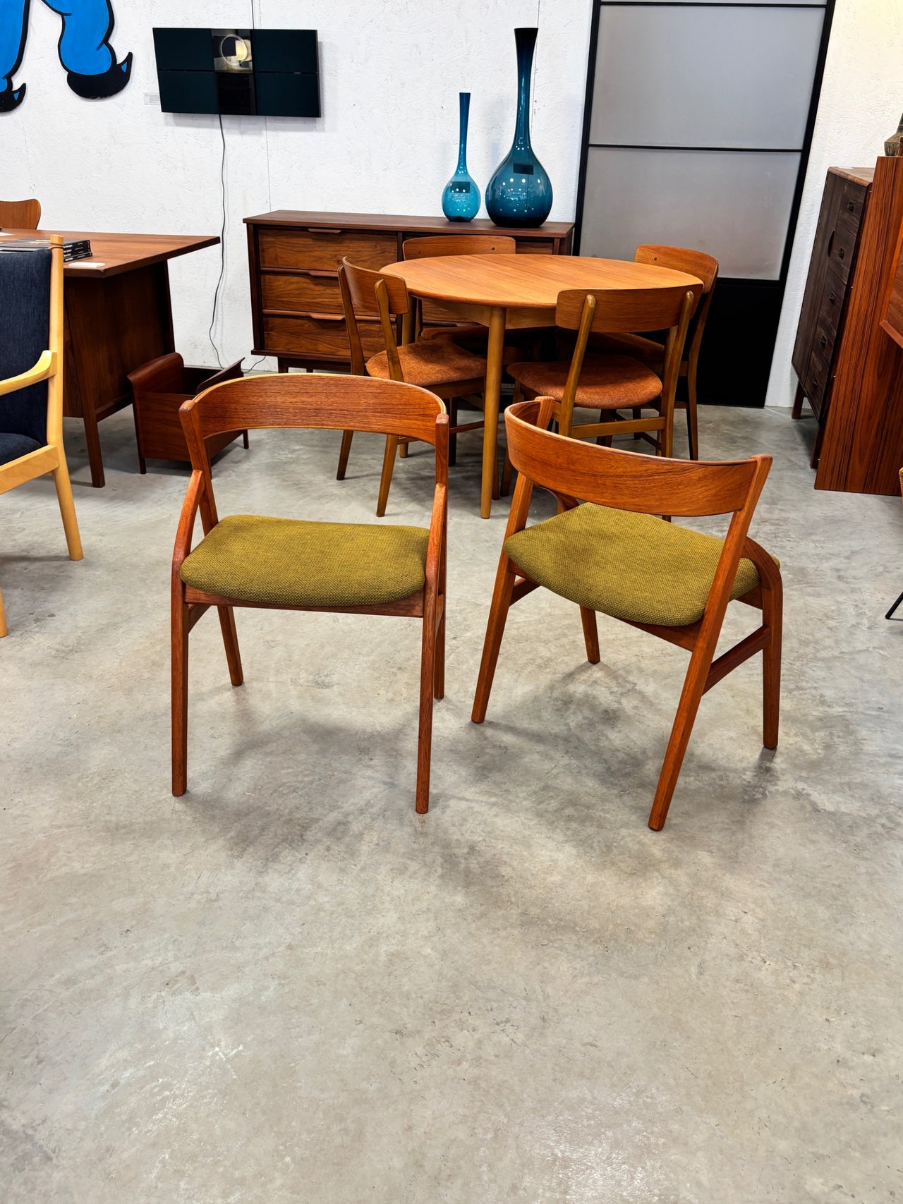 Paire de chaises en teck par Dyrlund, Danemark circa 60