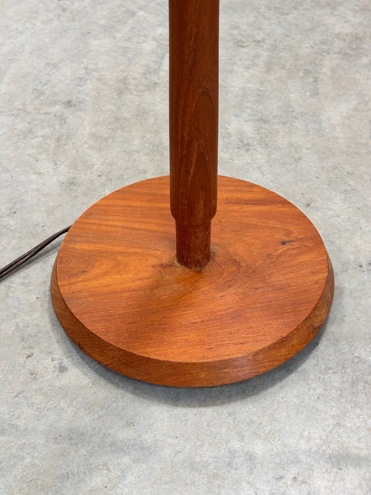 Lampe de sol scandinave en teck, circa 60