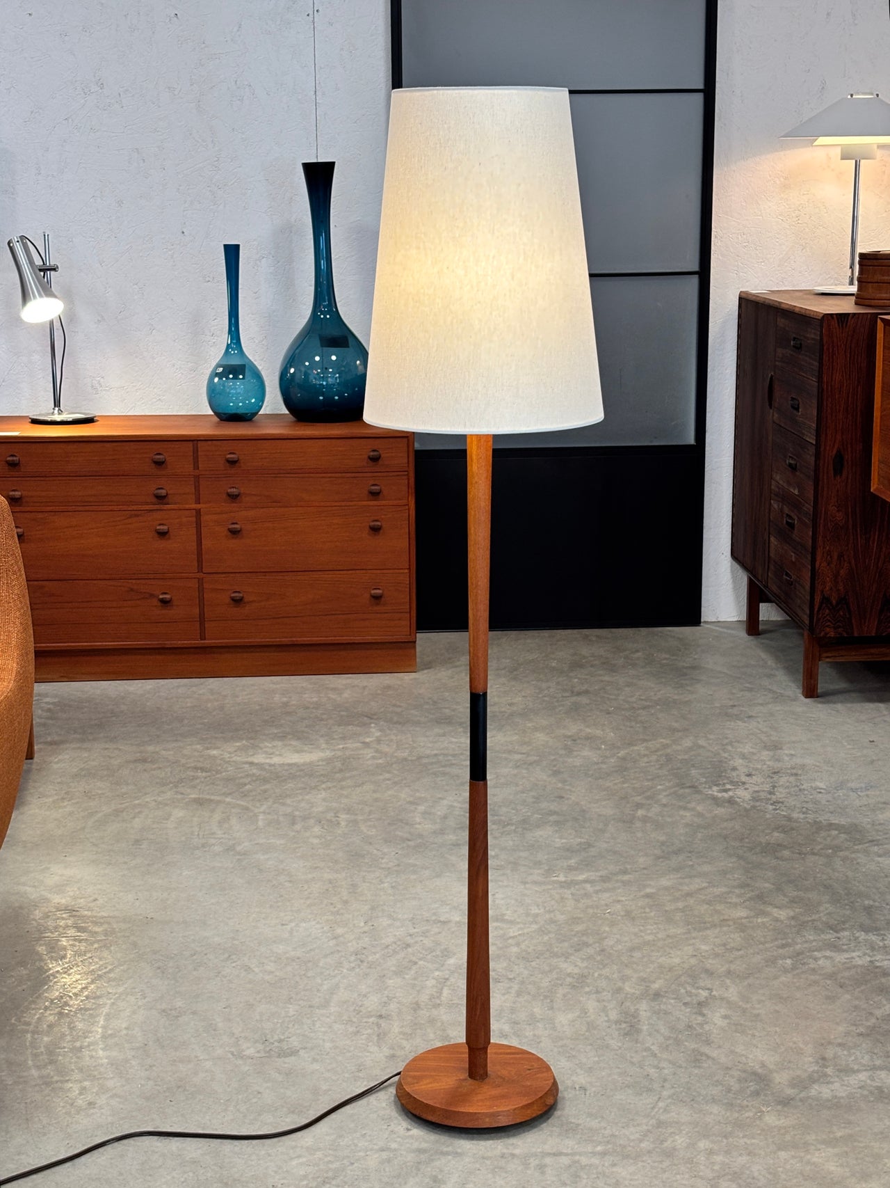 Lampe de sol scandinave en teck, circa 60