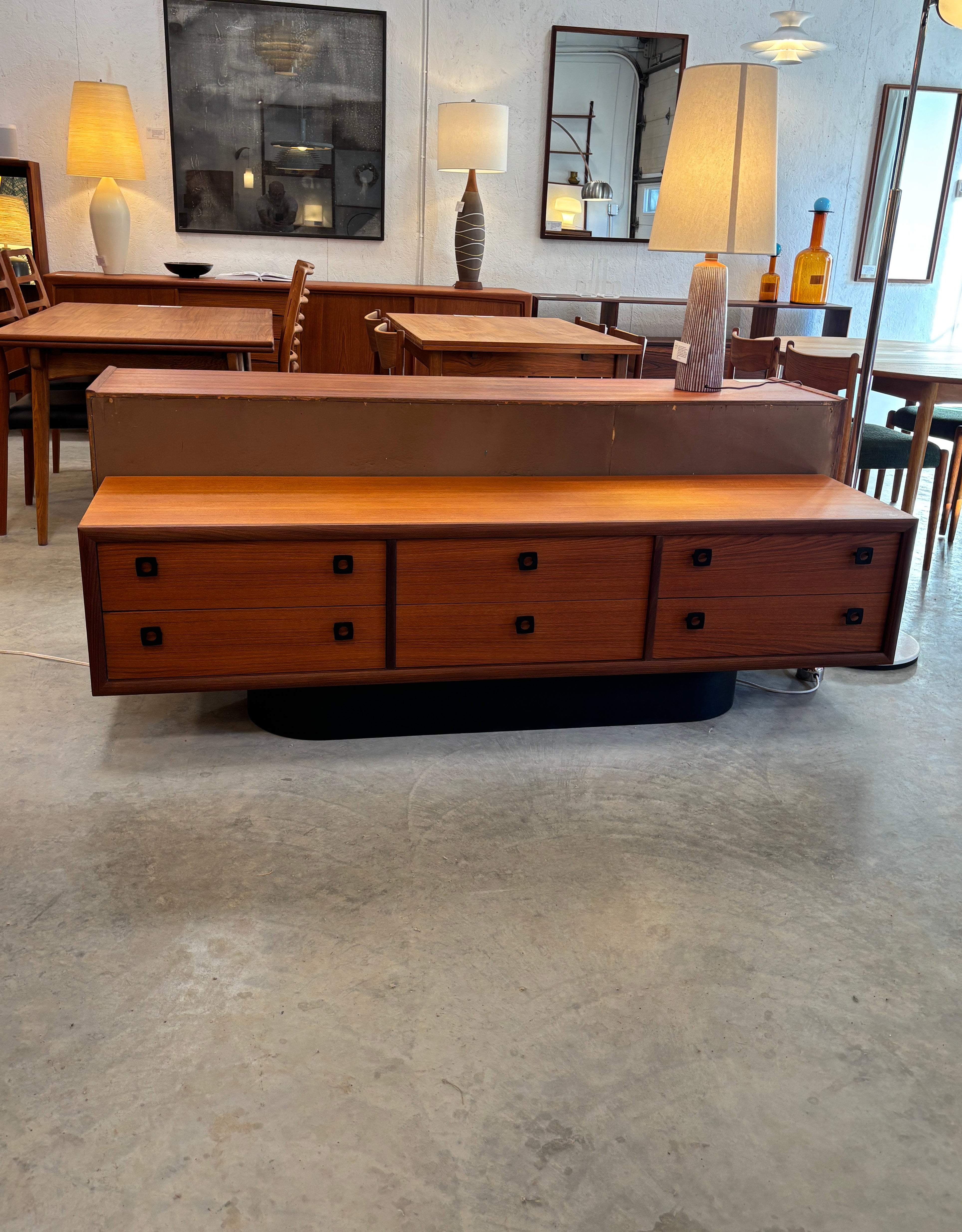 Commode basse en teck par RS Associates, Canada circa 70