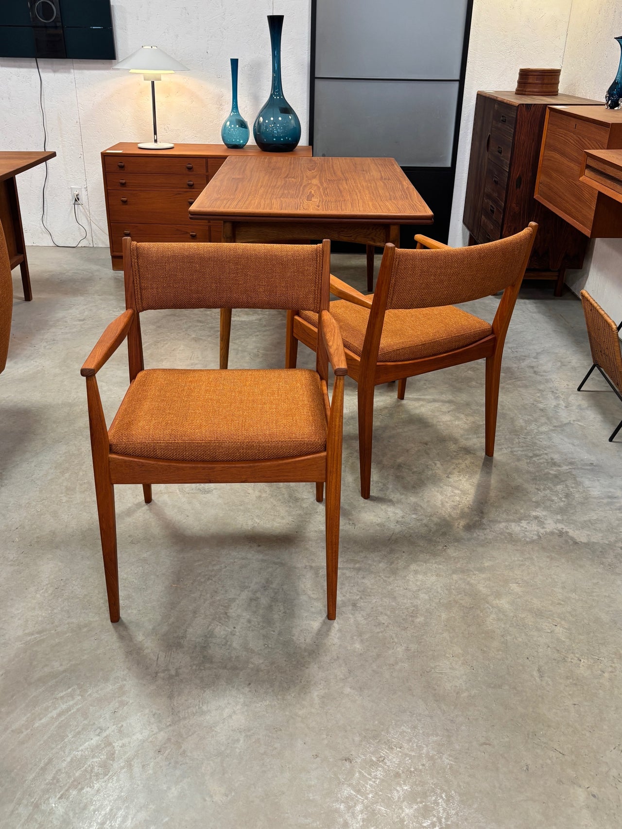 Paire de fauteuils mid century en teck par Brunswick MFG. LTL, Toronto Canada circa 60