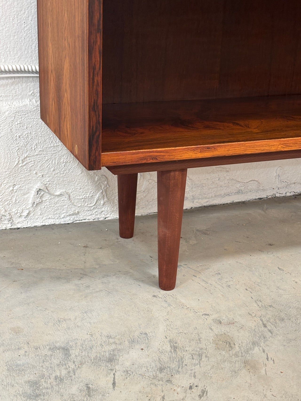 Étagère en bois de rose par Carlo Jensen pour Hundevad & Co, Danemark circa 60
