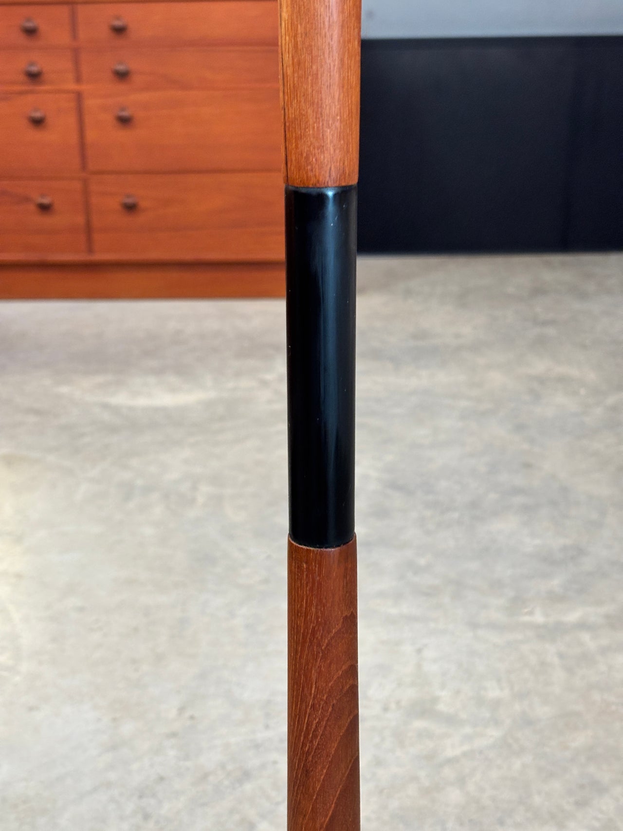 Lampe de sol scandinave en teck, circa 60