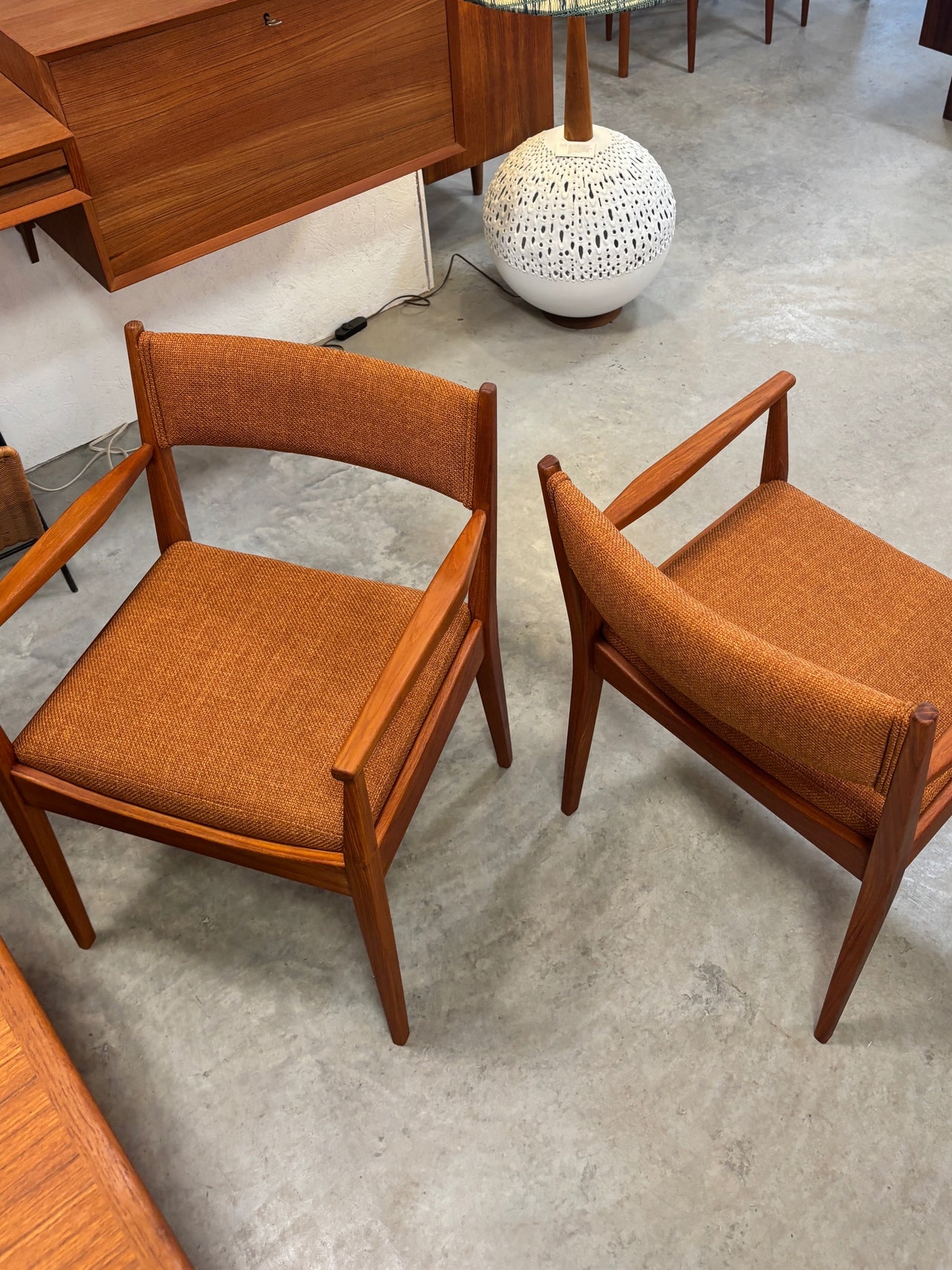 Paire de fauteuils mid century en teck par Brunswick MFG. LTL, Toronto Canada circa 60