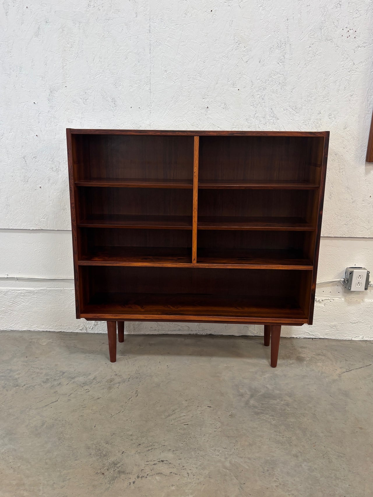 Étagère en bois de rose par Carlo Jensen pour Hundevad & Co, Danemark circa 60