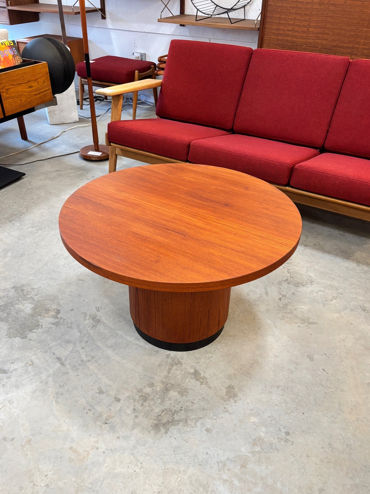 Table basse ronde en teck par RS Associates, Canada circa 70