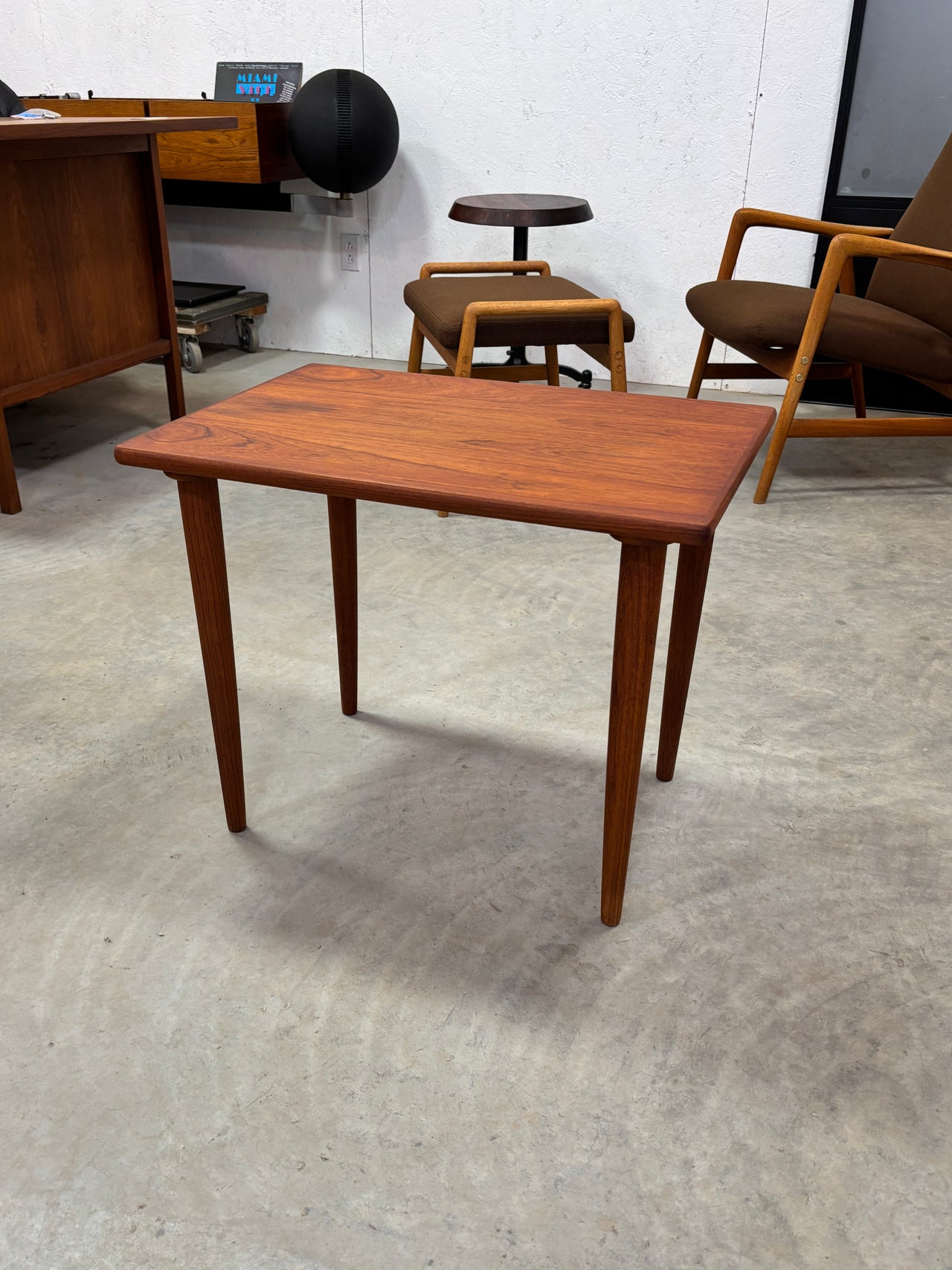 Table d'appoint mid century moderne en teck, Danemark circa 60