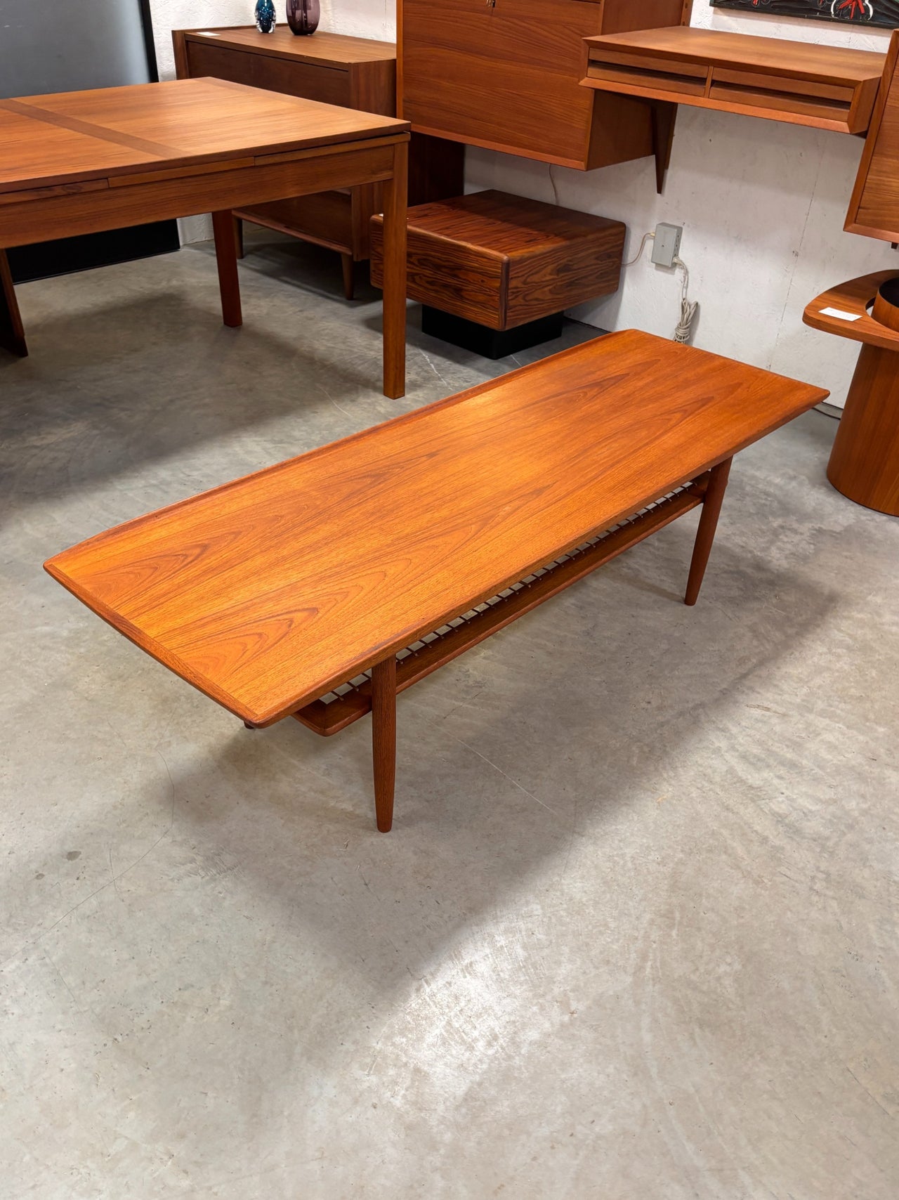 Table basse mid century en teck, Canada circa 60