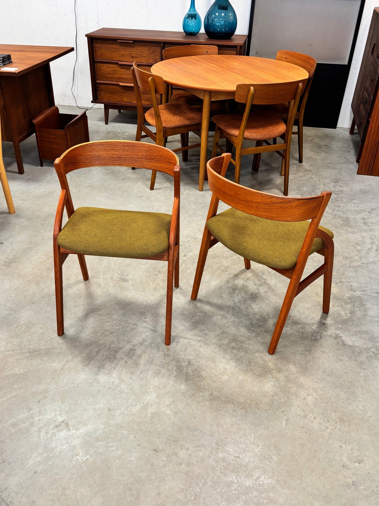 Paire de chaises en teck par Dyrlund, Danemark circa 60