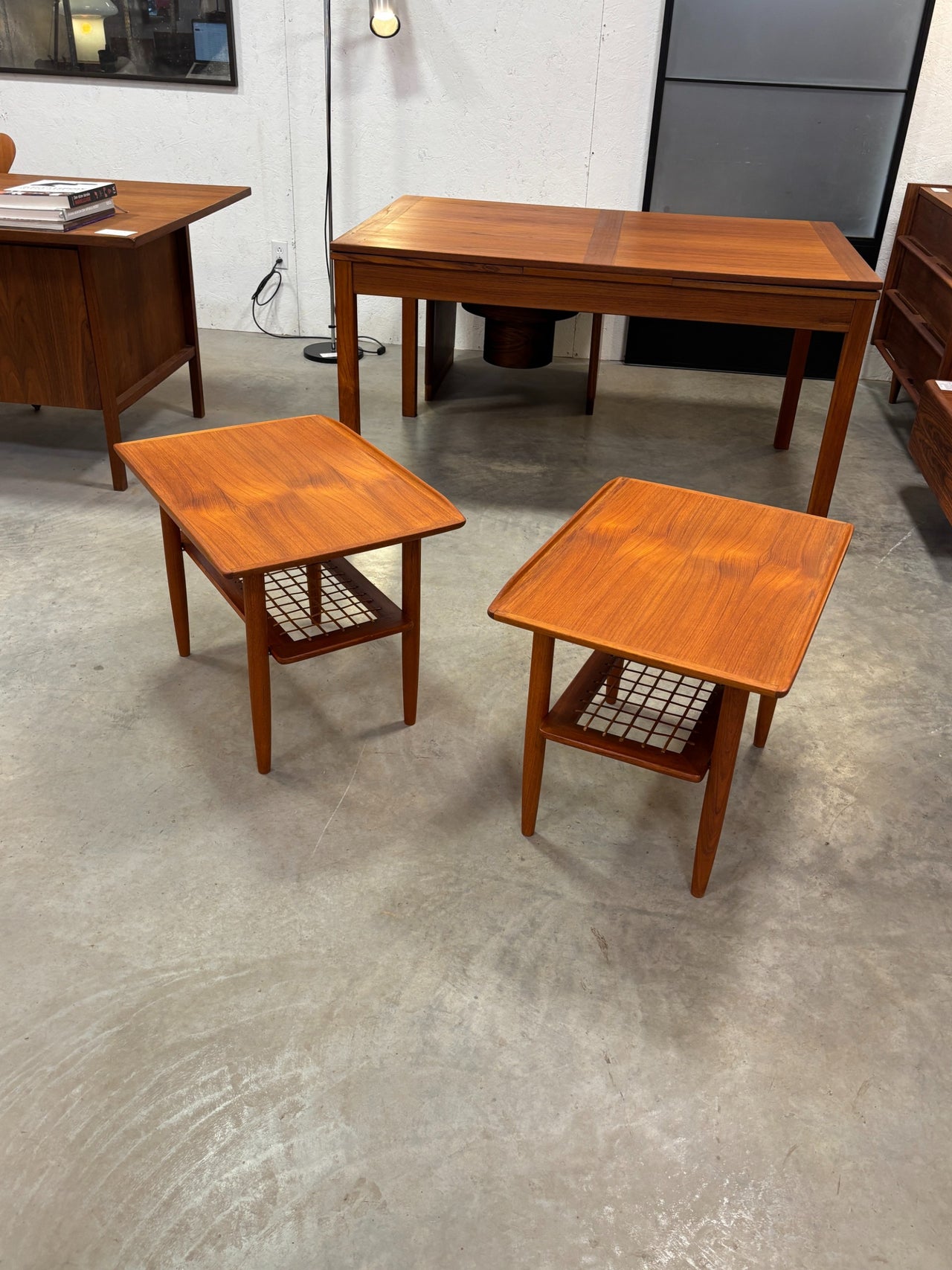 Paire de tables d'appoints mid century en teck, Canada circa 60