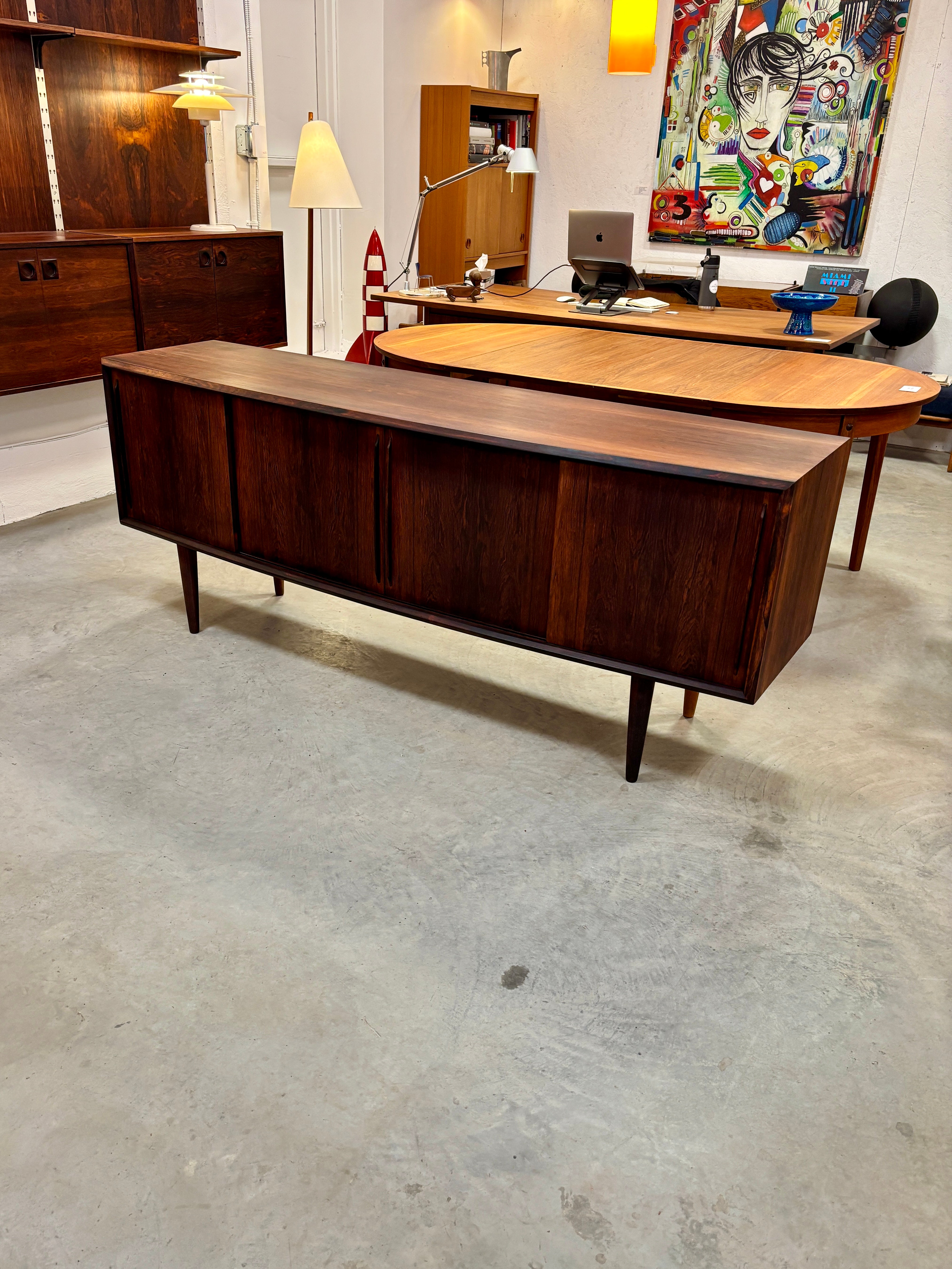 Buffet mid century en bois de rose par Svend Aage Madsen pour H.P. Hansen, Danemark circa 60