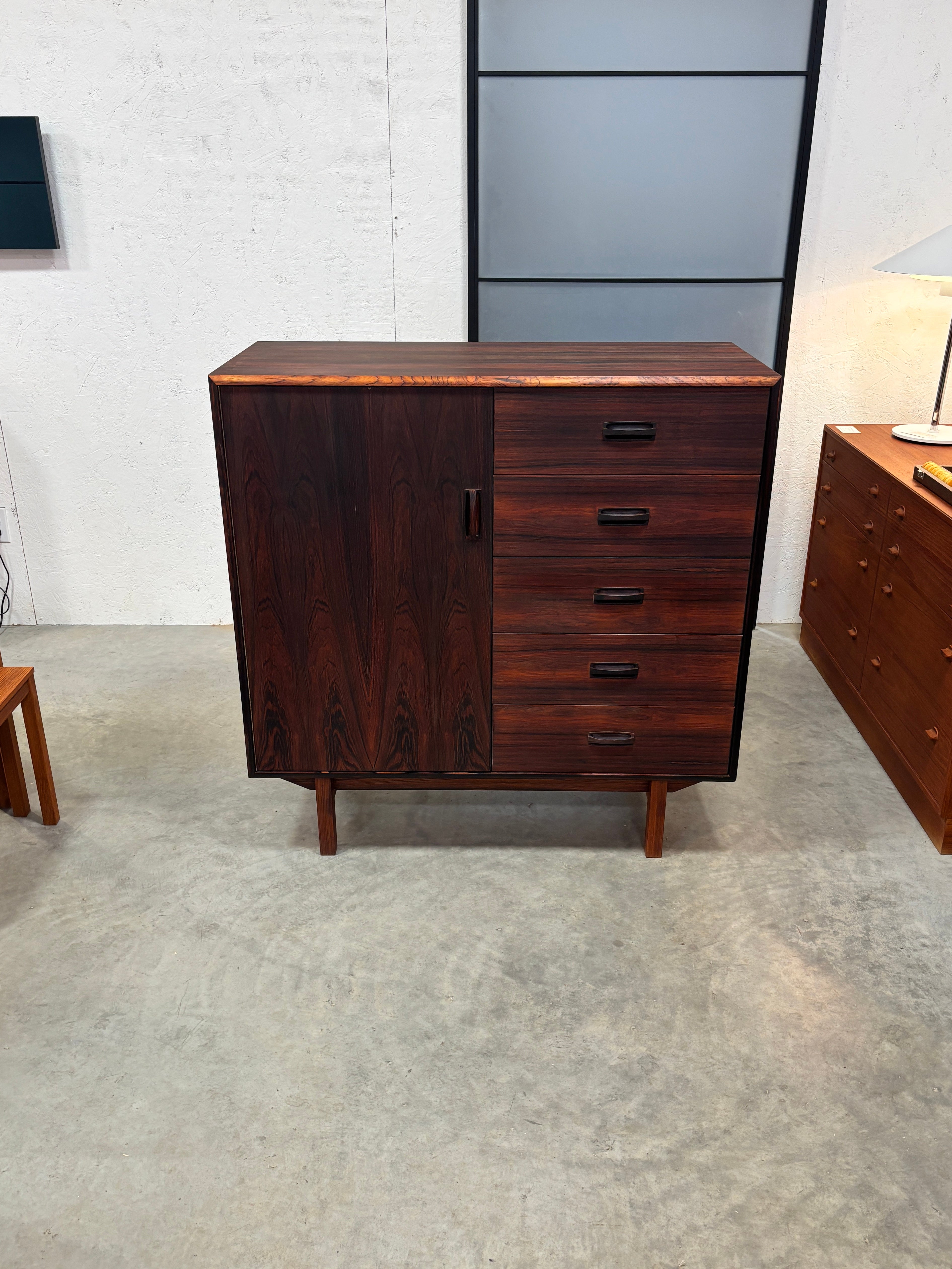 Commode moderne en bois de rose par Mobican, Canada circa 70