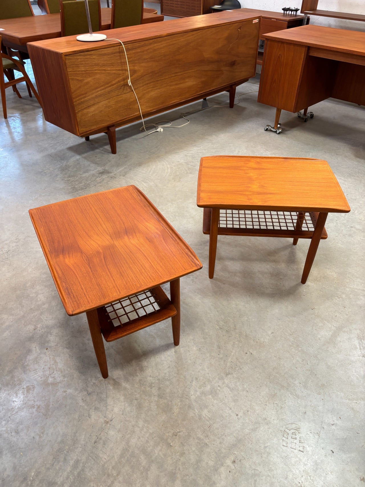 Paire de tables d'appoints mid century en teck, Canada circa 60
