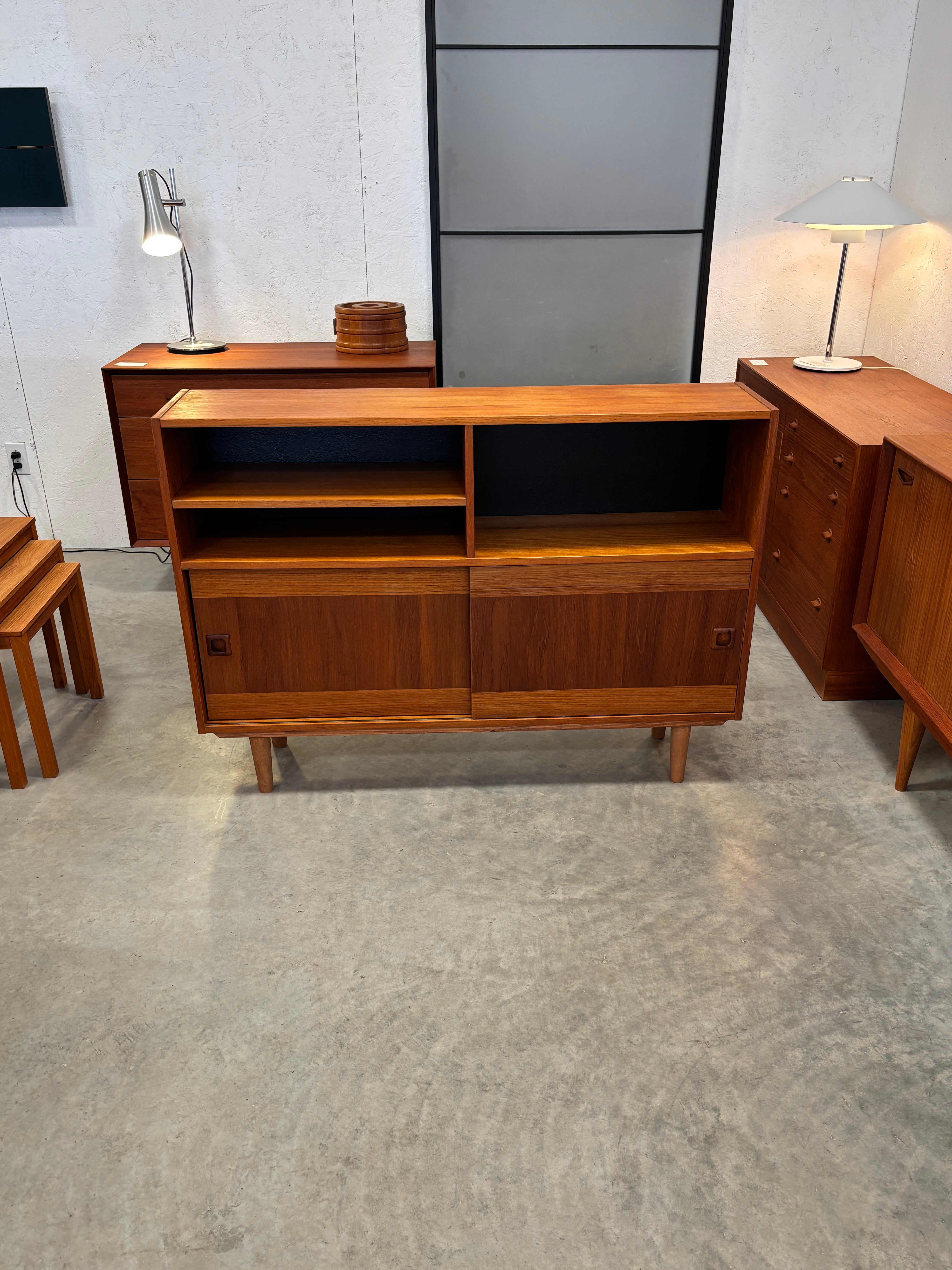 Étagère moderne en teck par Domino Møbler, Danemark circa 70