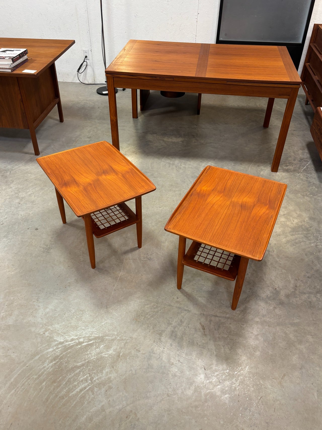 Paire de tables d'appoints mid century en teck, Canada circa 60