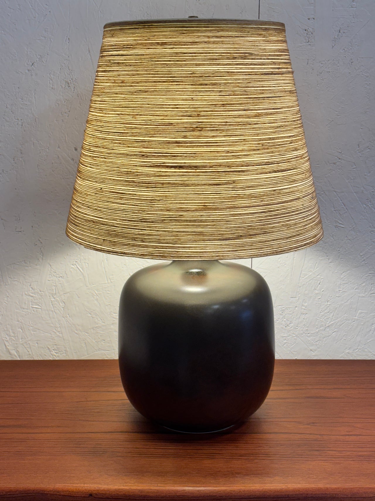 Lampe de table vintage modèle 1300 par Lotte et Gunnar Bostlund en céramique, Canada circa 70
