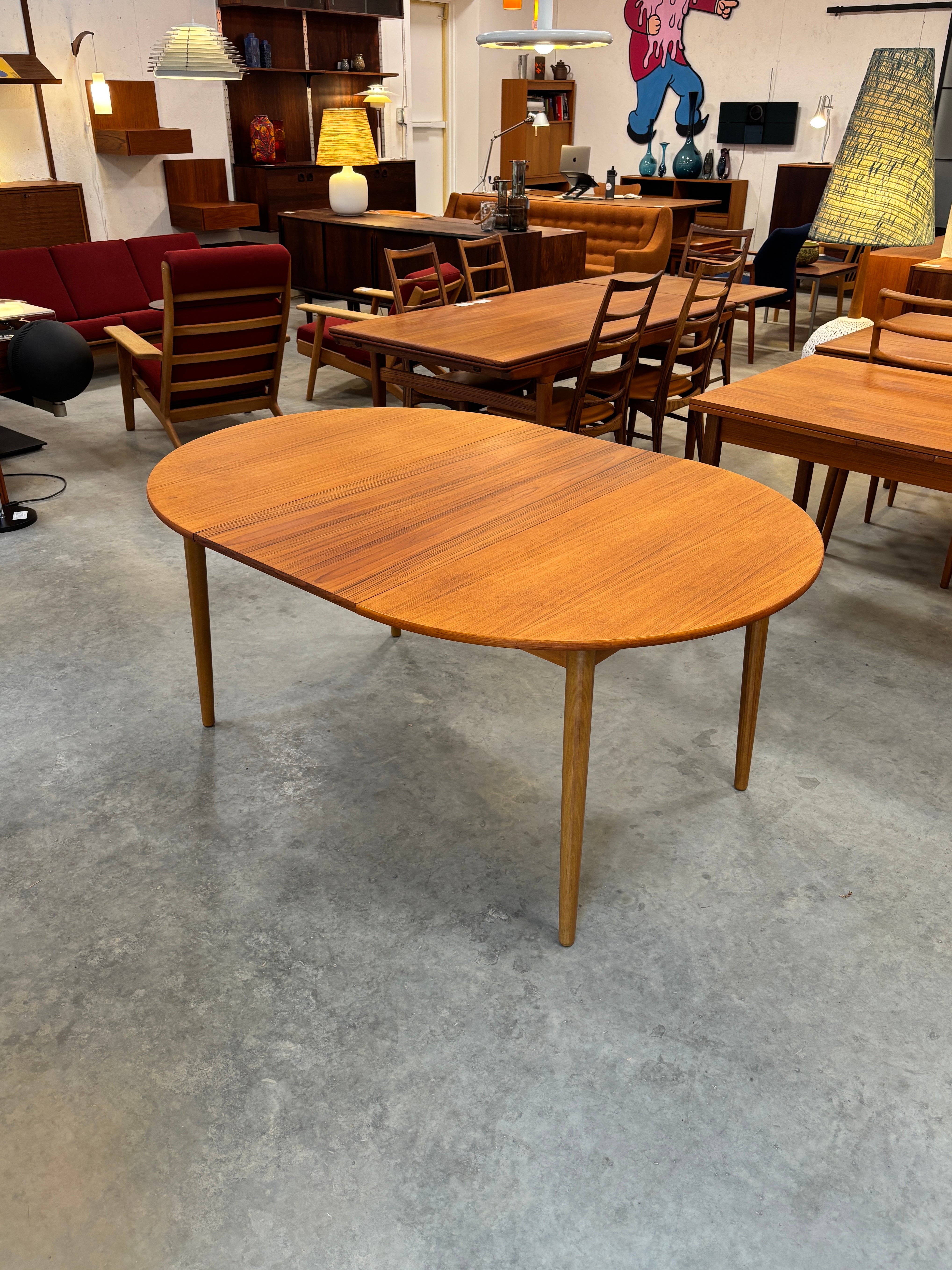 Table à diner ronde en teck et hêtre par Farstrup Møbelfabrik, Danemark circa 60