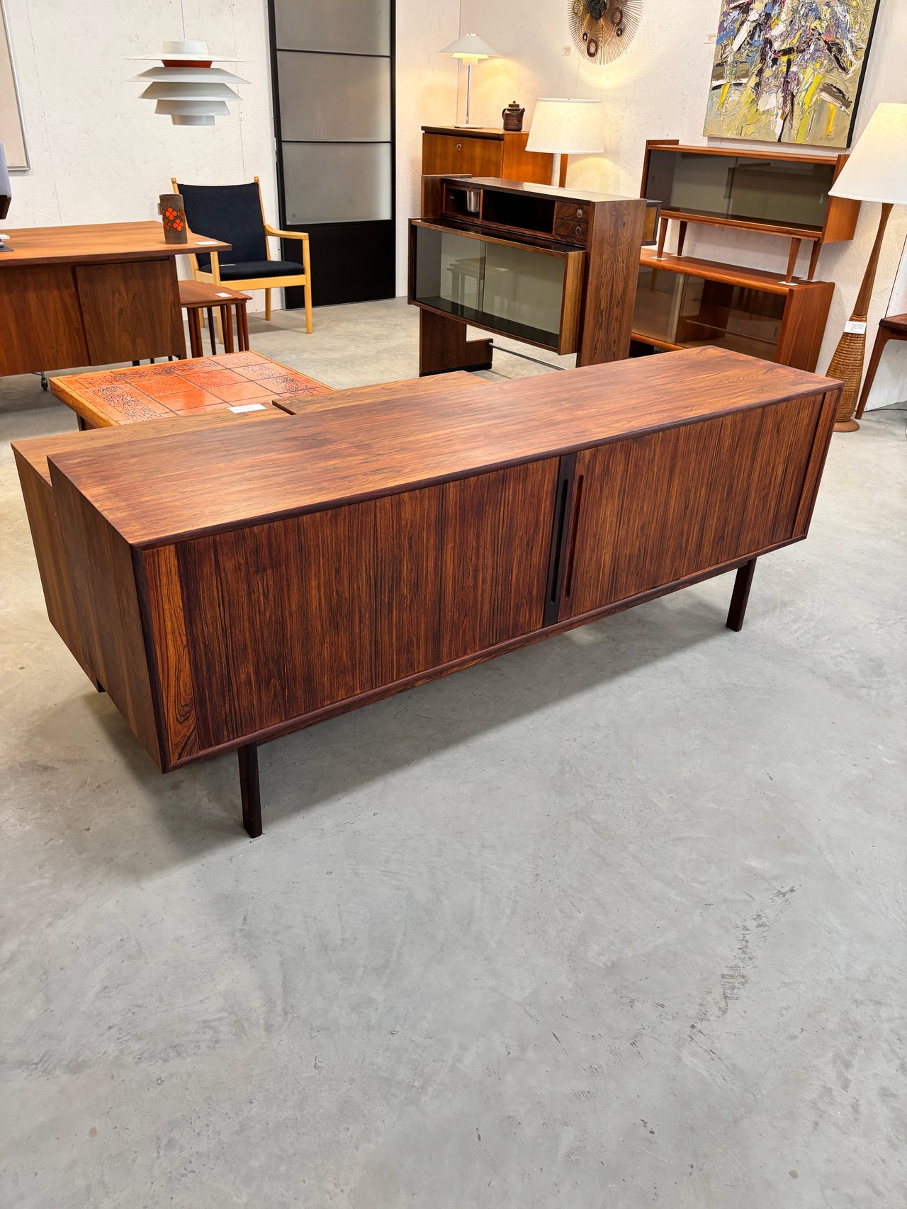 Buffet à portes tambours en bois de rose par Georg Petersens Mobelfabrik, Danemark circa 60