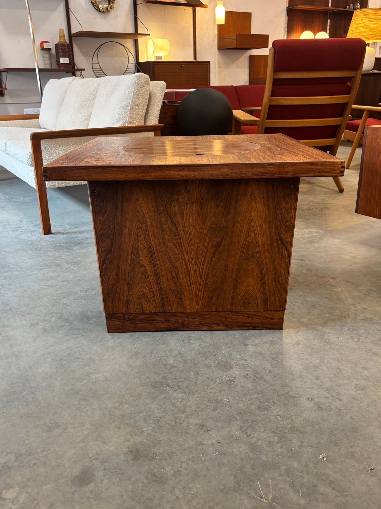 Table basse / bar en bois de rose par Bruksbo pour Haug Snekkeri, Norvège circa 60