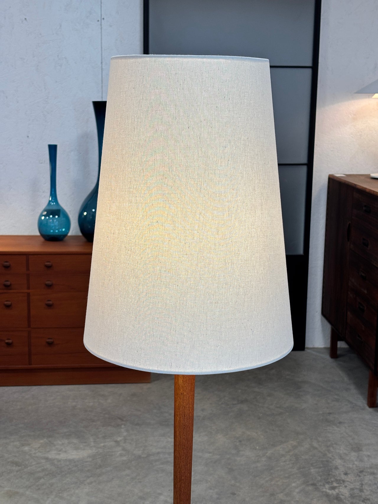 Lampe de sol scandinave en teck, circa 60