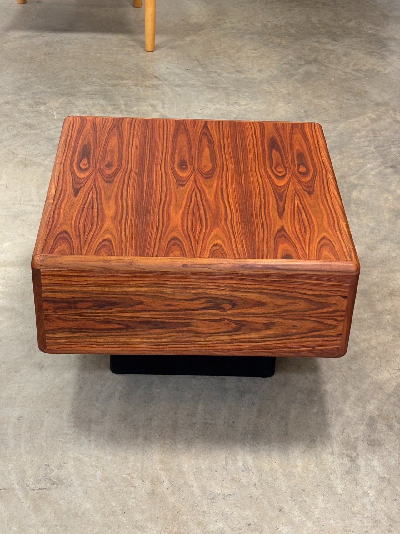 Table basse carrée mid century en bois de rose, Canada circa 70