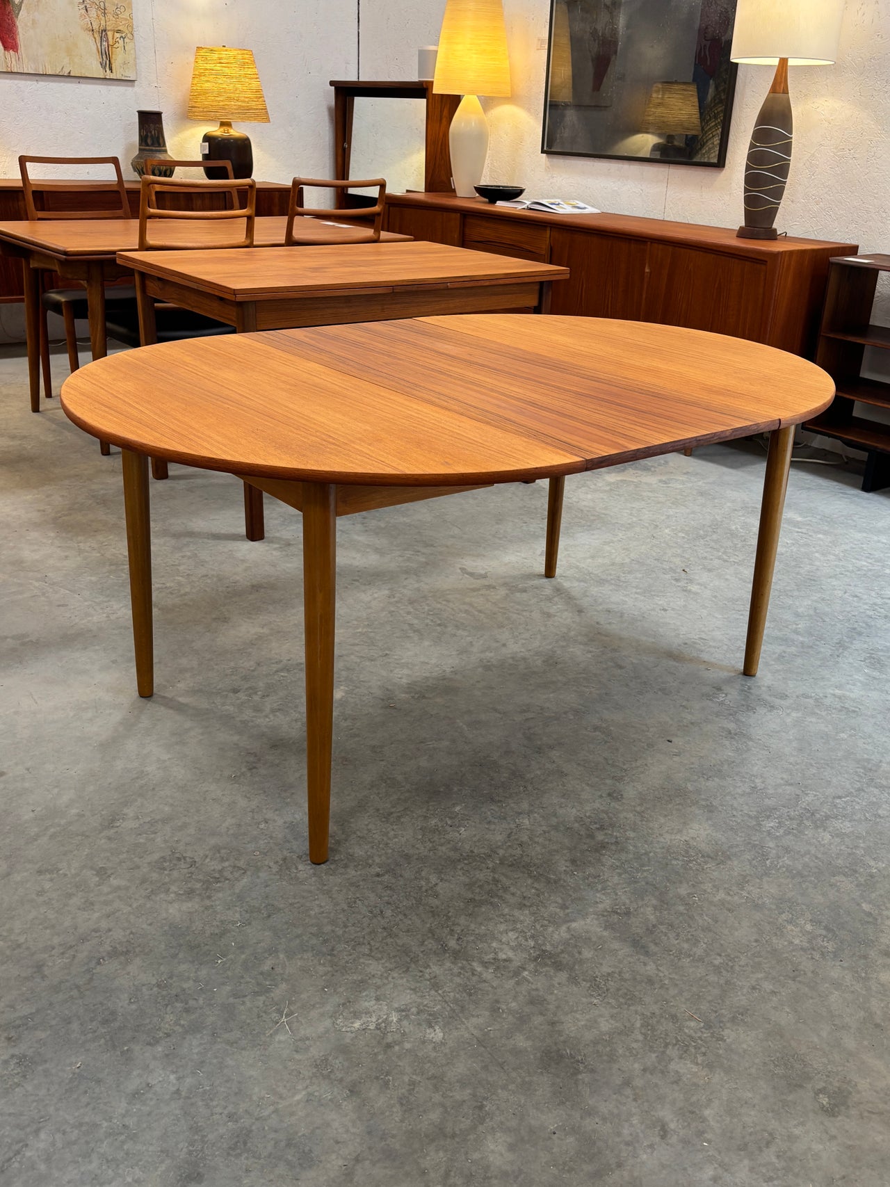 Table à diner ronde en teck et hêtre par Farstrup Møbelfabrik, Danemark circa 60