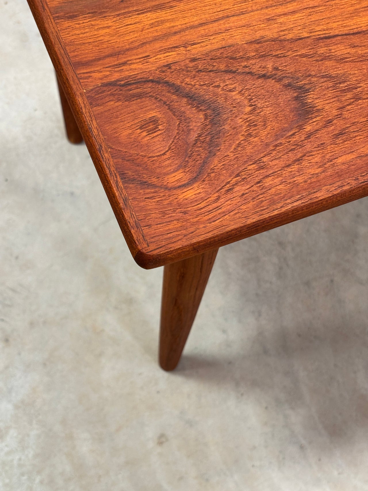 Table d'appoint mid century moderne en teck, Danemark circa 60