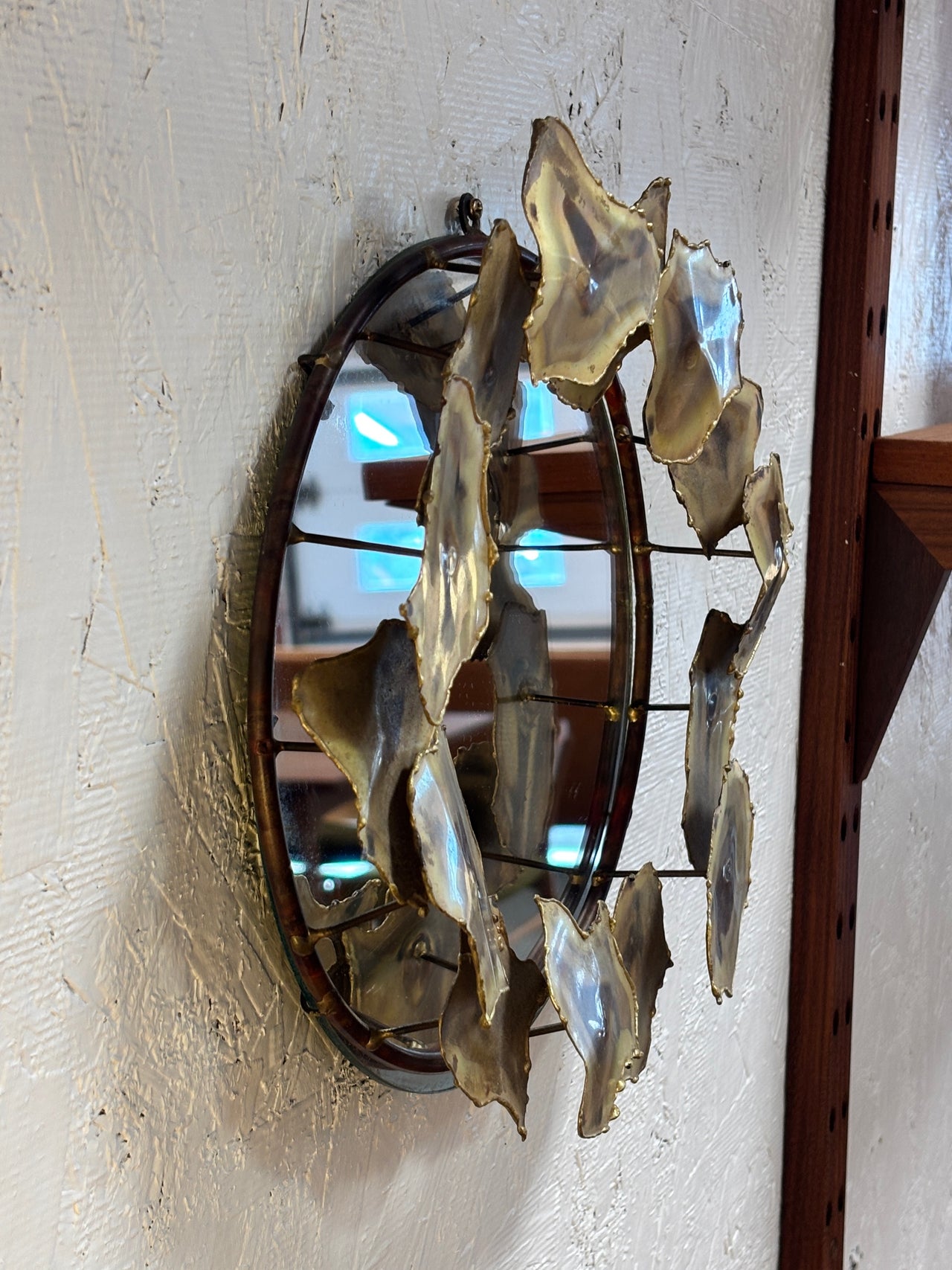 Petit miroir mid century artisanale en laiton, circa 60