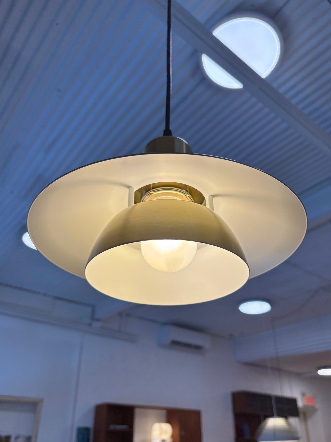 Petite lampe suspendue scandinave moderne, Danemark circa 70