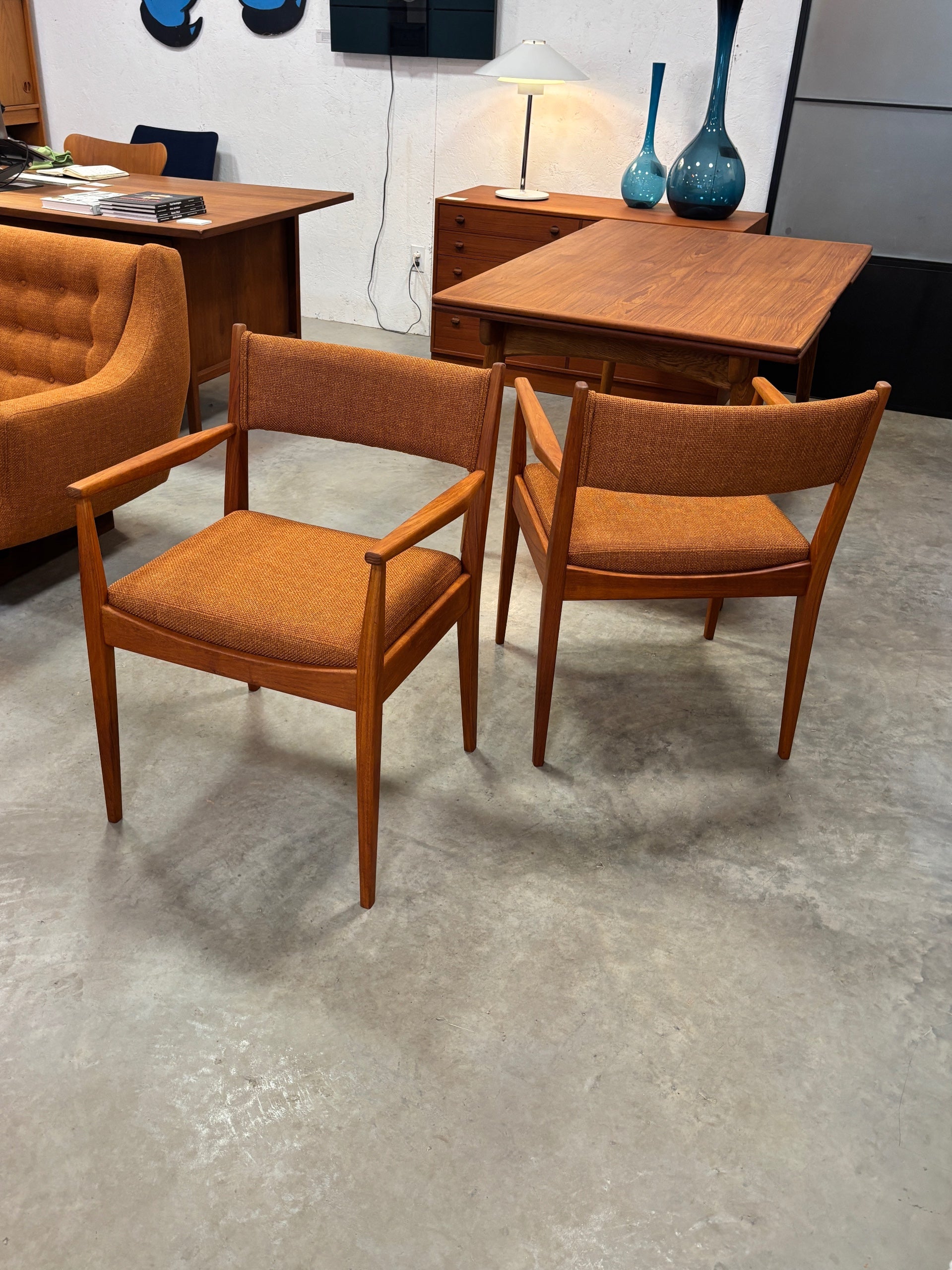 Paire de fauteuils mid century en teck par Brunswick MFG. LTL, Toronto Canada circa 60