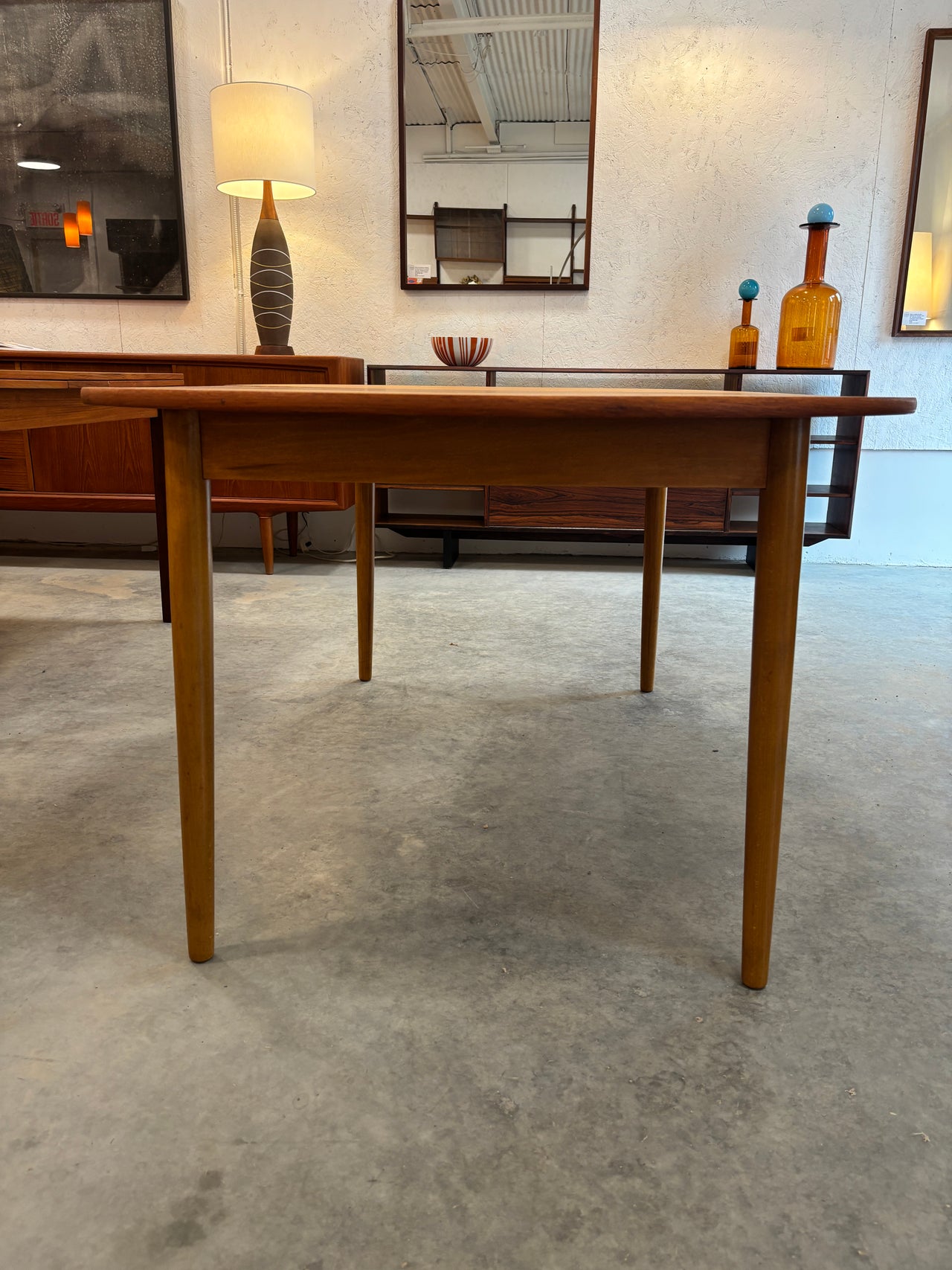 Table à diner ronde en teck et hêtre par Farstrup Møbelfabrik, Danemark circa 60