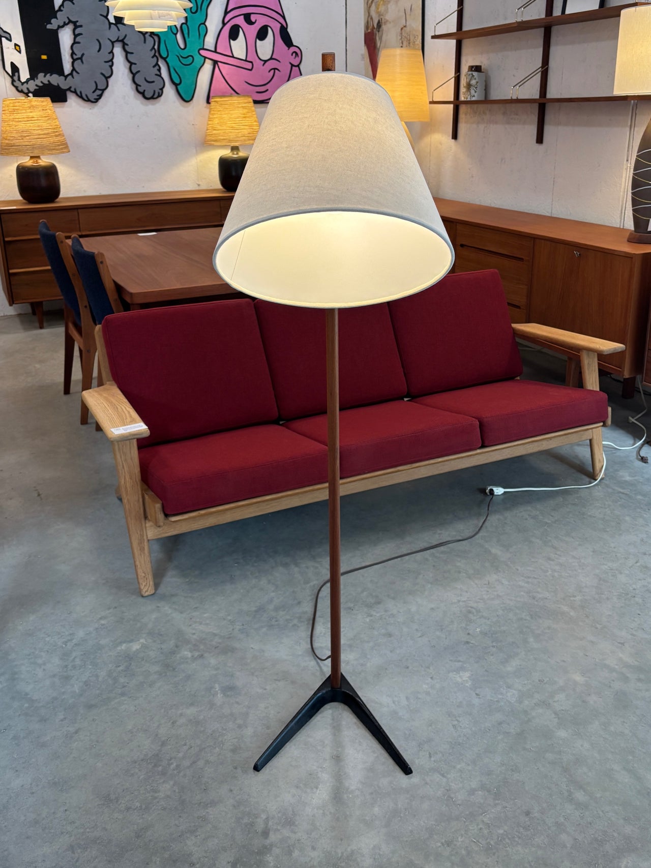 Lampe de sol scandinave en teck et fonte, circa 60