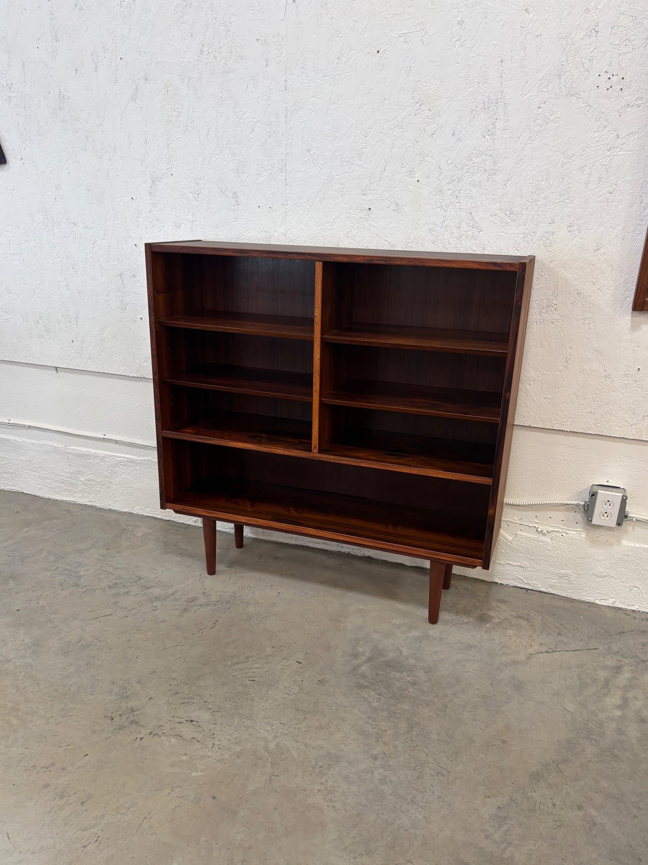 Étagère en bois de rose par Carlo Jensen pour Hundevad & Co, Danemark circa 60